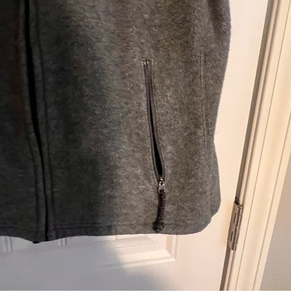 🍒  Old Navy Charcoal Fleece Vest (Free with another purchase) - Picture 6 of 8